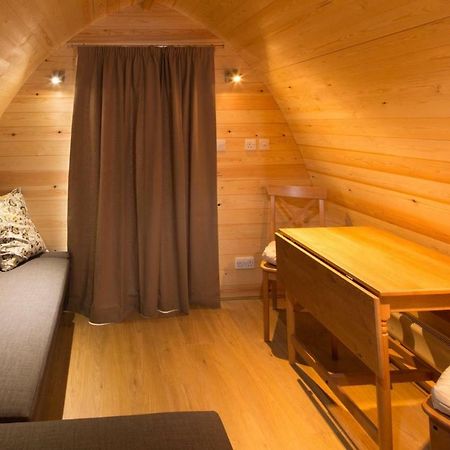 Lupin Glamping Pod Hotel Челтнъм Екстериор снимка