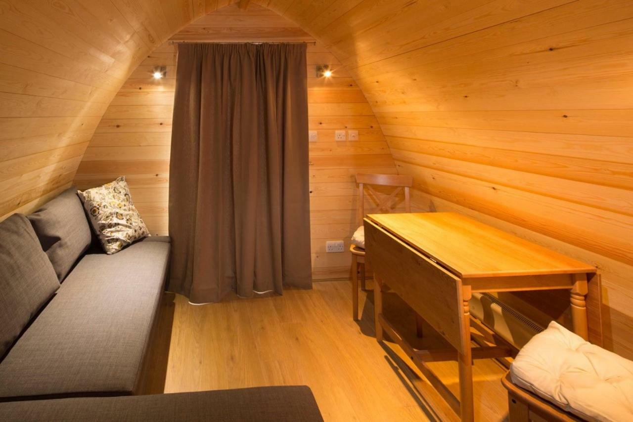 Lupin Glamping Pod Hotel Челтнъм Екстериор снимка