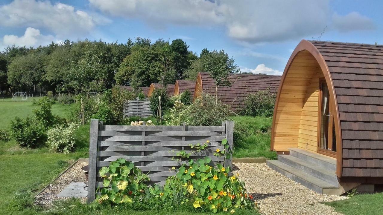 Lupin Glamping Pod Hotel Челтнъм Екстериор снимка