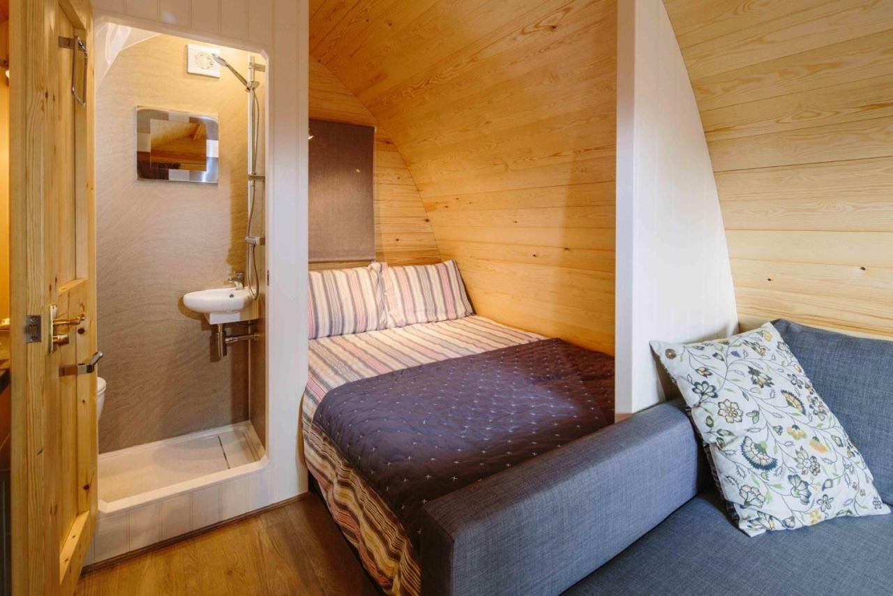 Lupin Glamping Pod Hotel Челтнъм Екстериор снимка