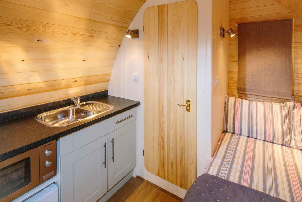 Lupin Glamping Pod Hotel Челтнъм Екстериор снимка