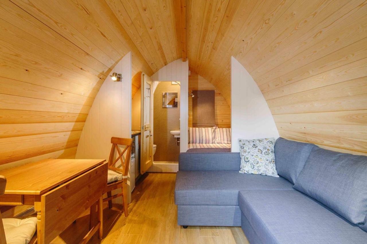 Lupin Glamping Pod Hotel Челтнъм Екстериор снимка